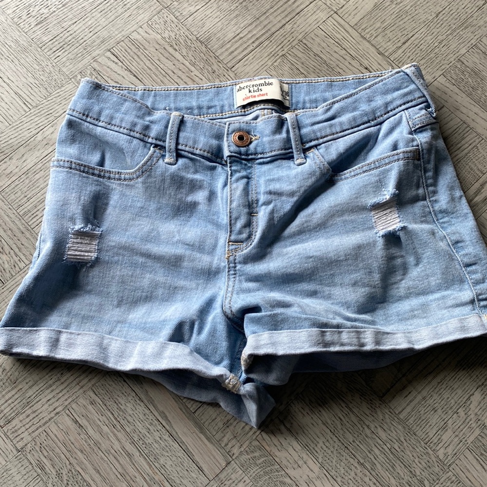 Abercrombie shortie short.  Jean shorts EUC